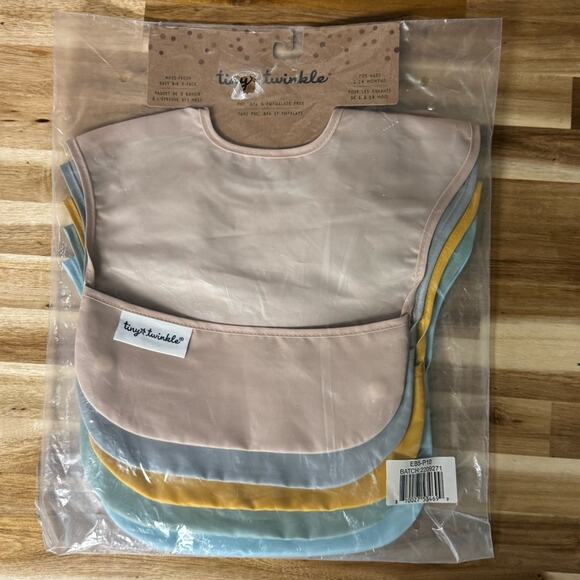New 5 pack of tinys twinkles￼6-24 month bibs neutral colors - Picture 1 of 6